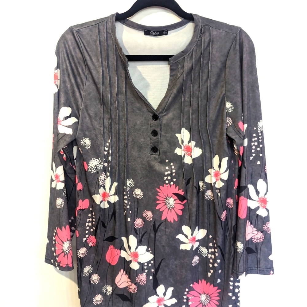 Small grey, pink and white floral top